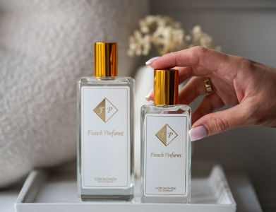 Jesenné vône 2025 – Top 10 dámskych parfumov, ktoré ťa zahalia eleganciou